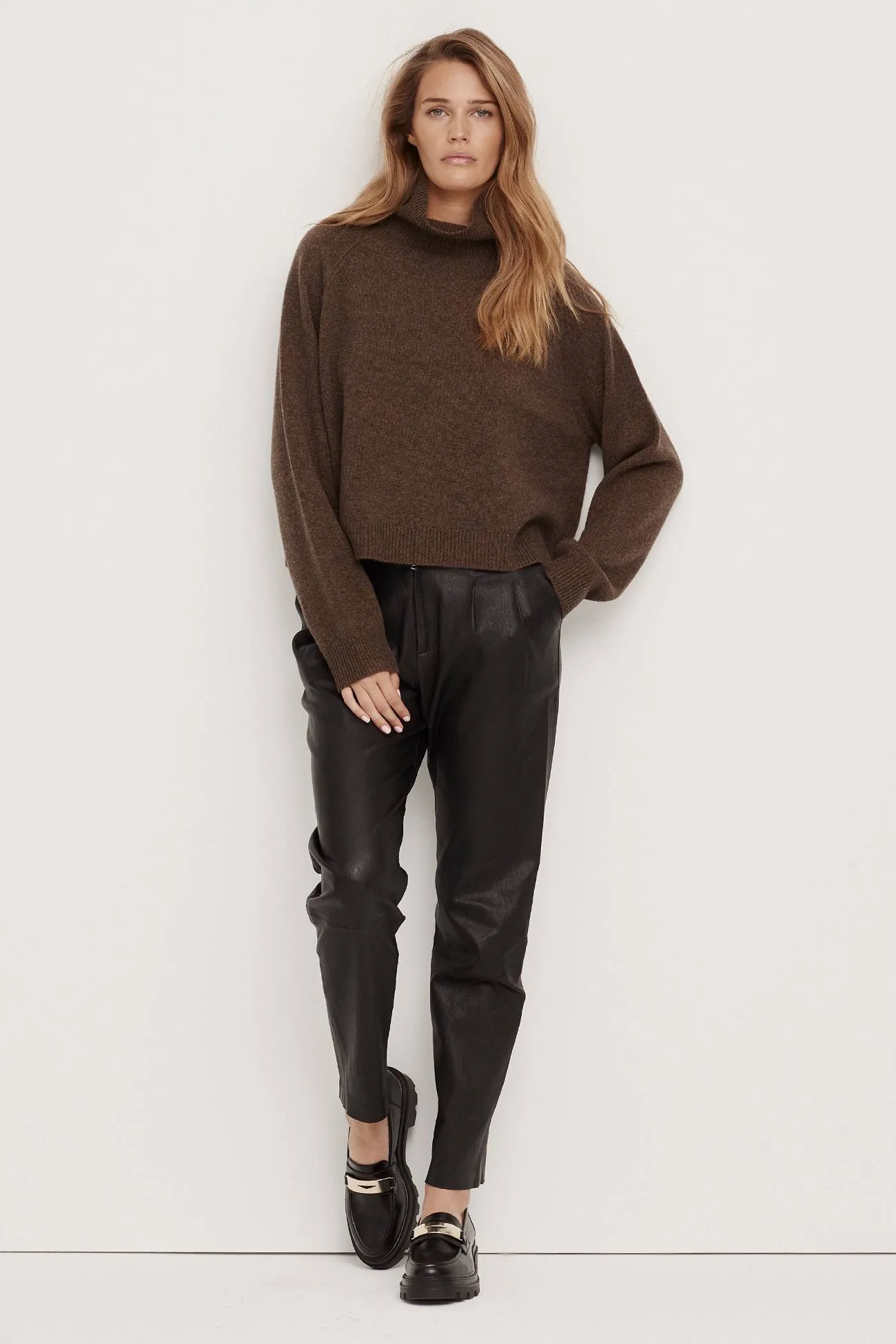 NOELLE TURTLENECK CASHMERE SWEATER