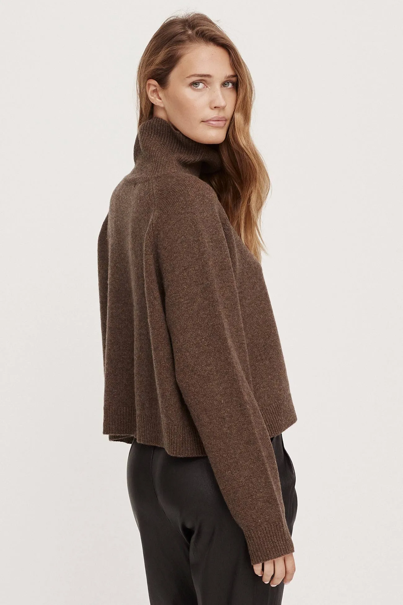 NOELLE TURTLENECK CASHMERE SWEATER