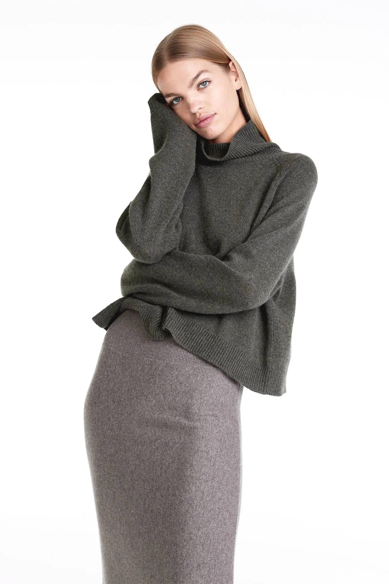 NOELLE TURTLENECK CASHMERE SWEATER