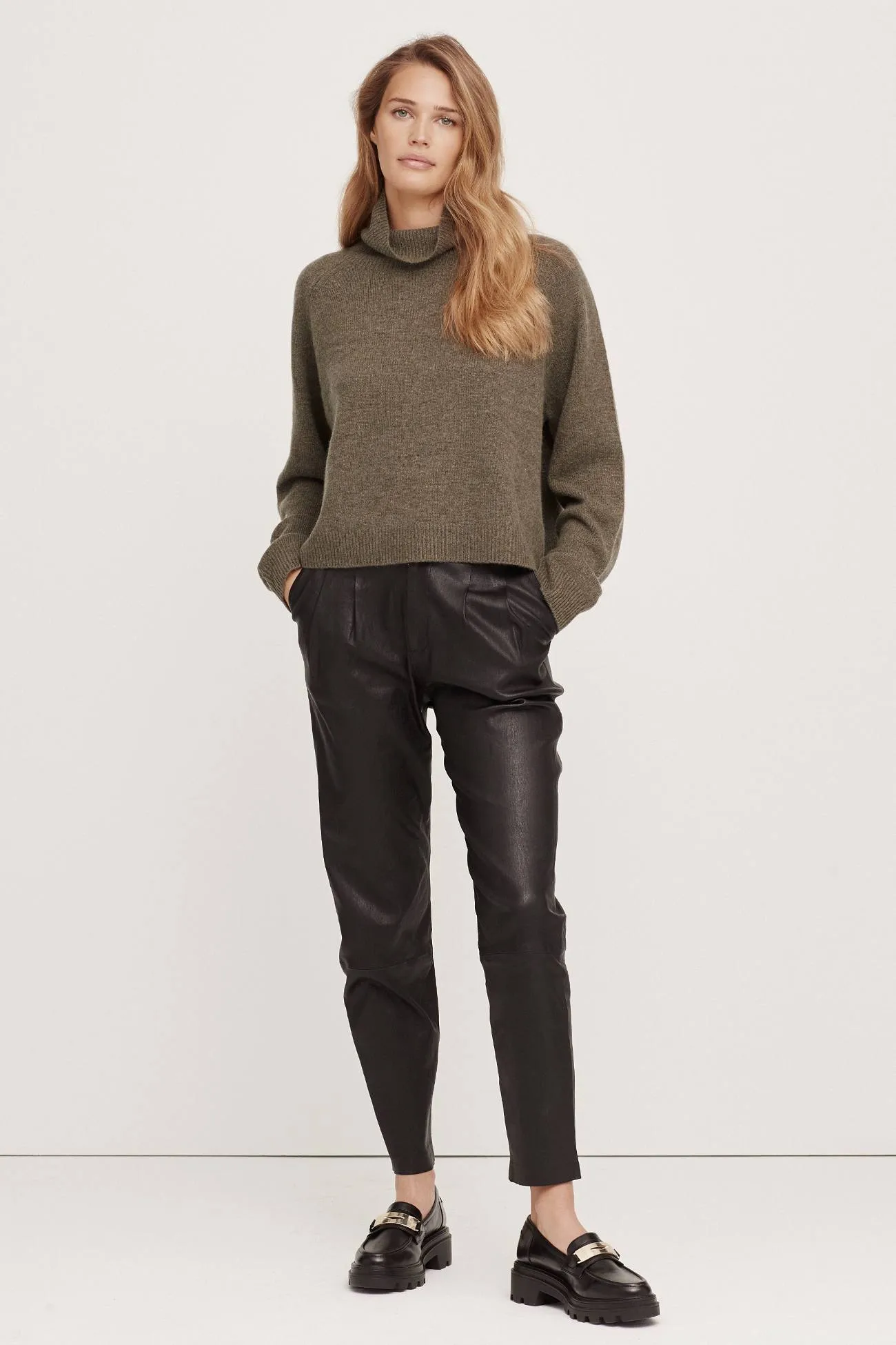 NOELLE TURTLENECK CASHMERE SWEATER