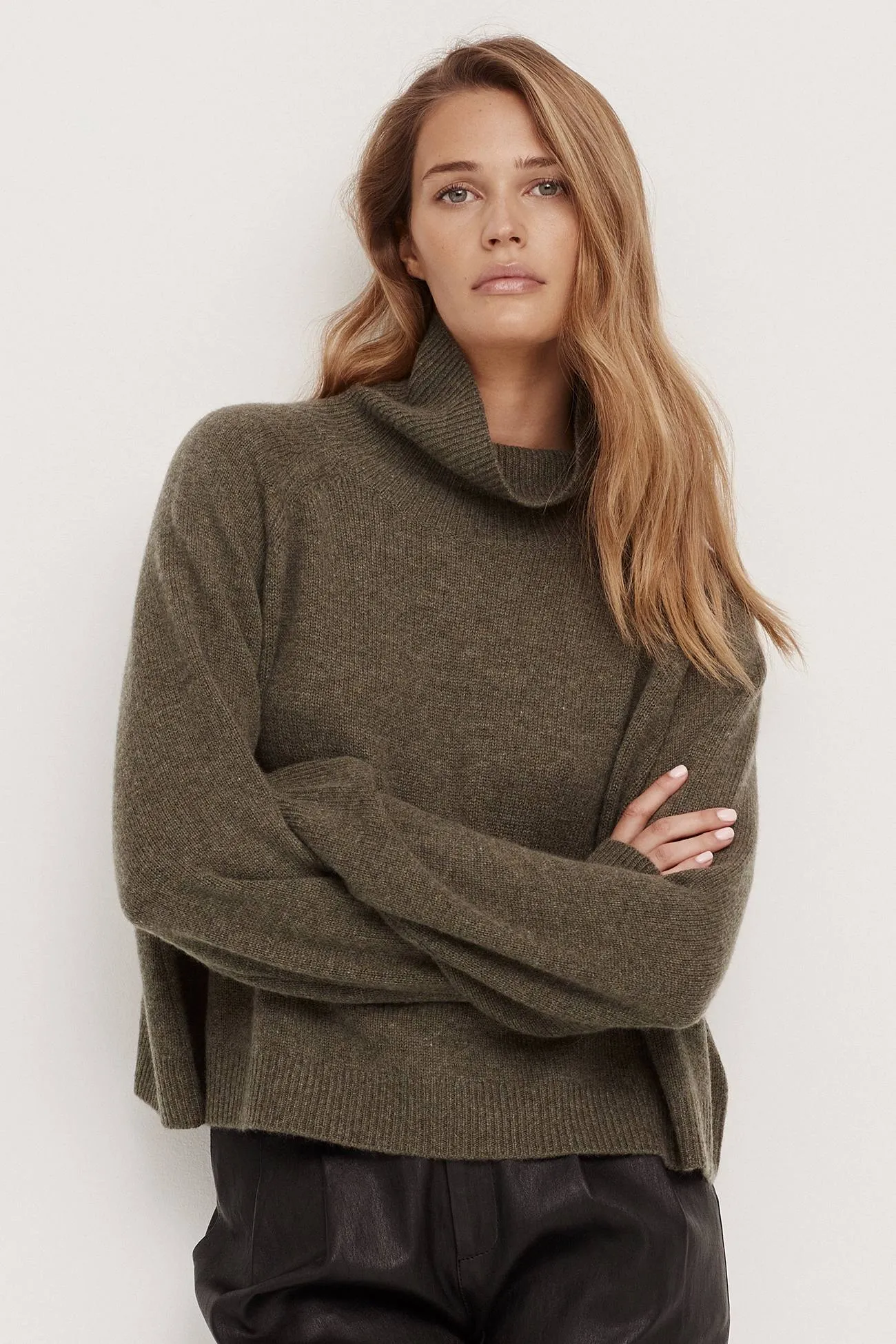 NOELLE TURTLENECK CASHMERE SWEATER