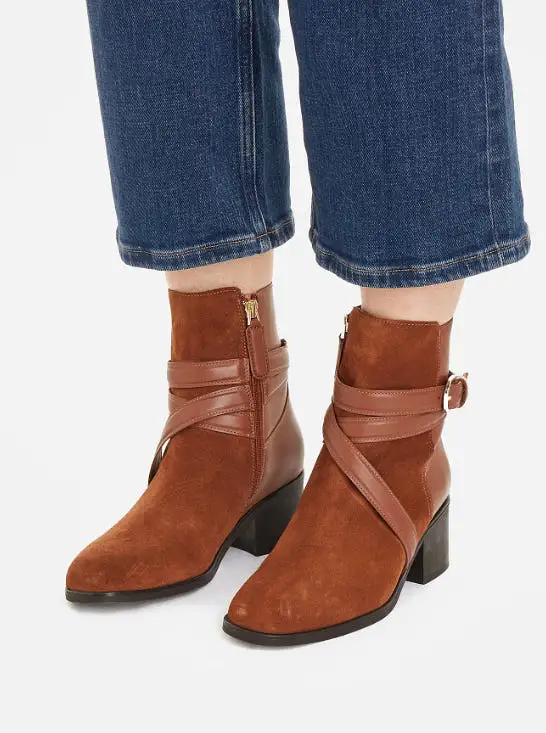 TOMMY HILFIGER Elevated Essential Suede Ankle Boot Cognac