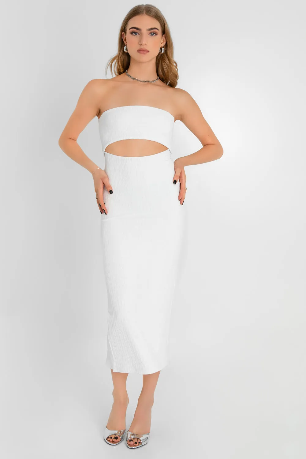 Vestido midi de fit ajustado cut out frontal