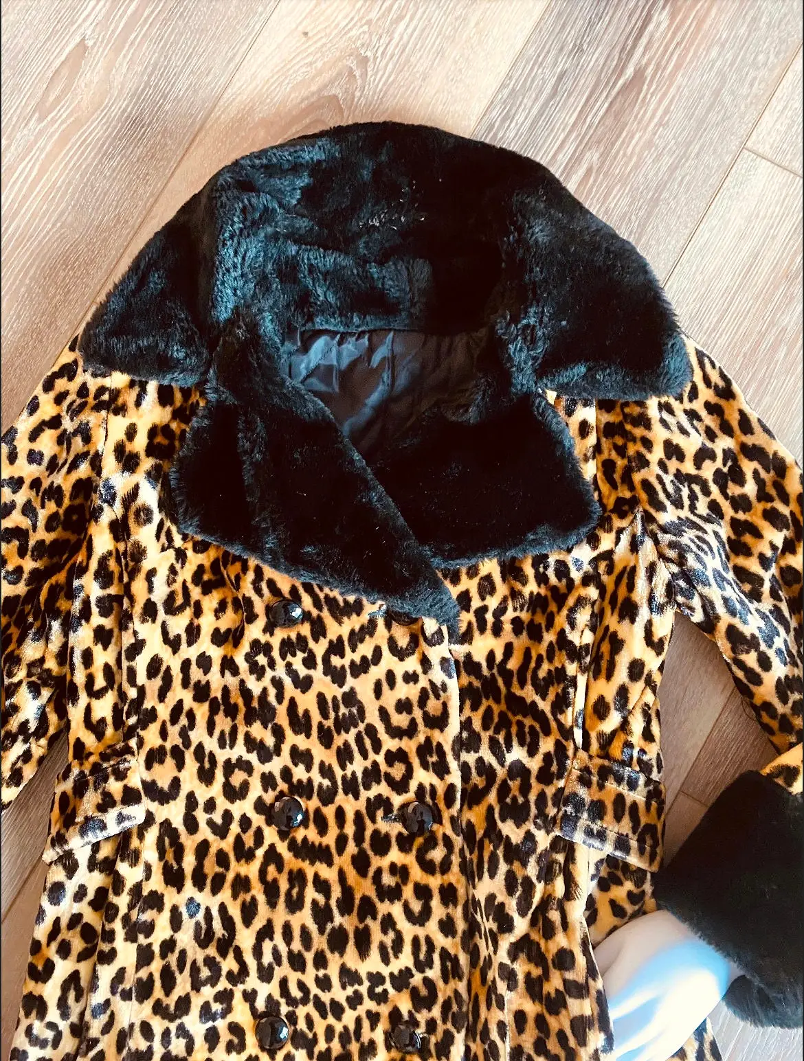 Vintage 1960s Velvet Leopard Print Coat / 60s retro vegan fur coat / size S