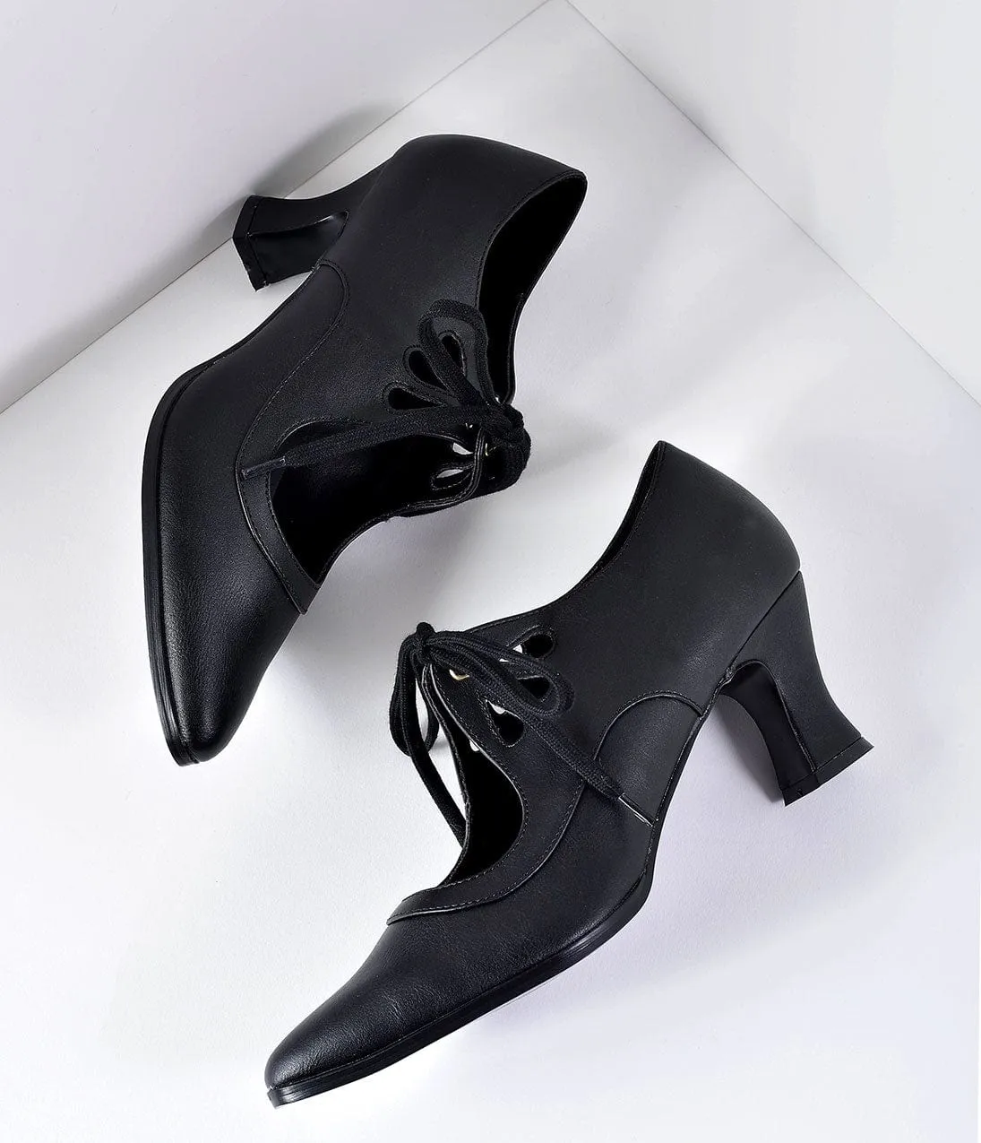 Vintage Style Black Leatherette Bow Tie Pointed Toe Heels